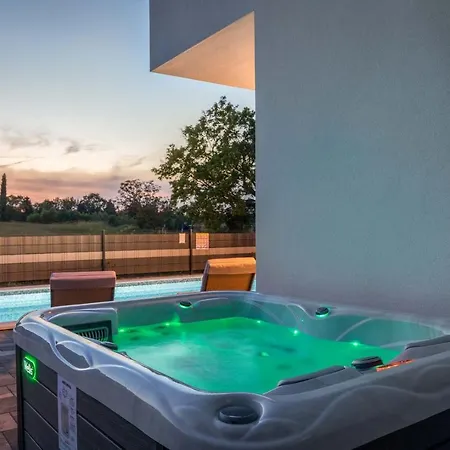 别墅 Modern Blue Lagoon With Pool And Jacuzzi *