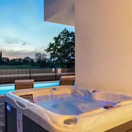 Modern Blue Lagoon With Pool And Jacuzzi Kršan