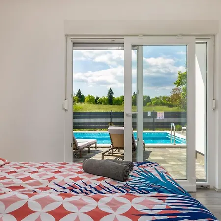 Modern Blue Lagoon With Pool And Jacuzzi 别墅 Kršan