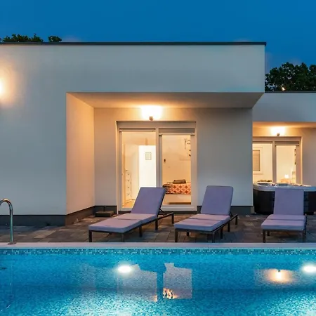Modern Blue Lagoon With Pool And Jacuzzi * Kršan