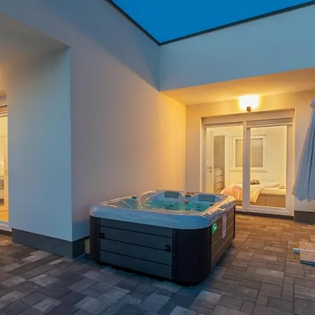Modern Blue Lagoon With Pool And Jacuzzi * Kršan